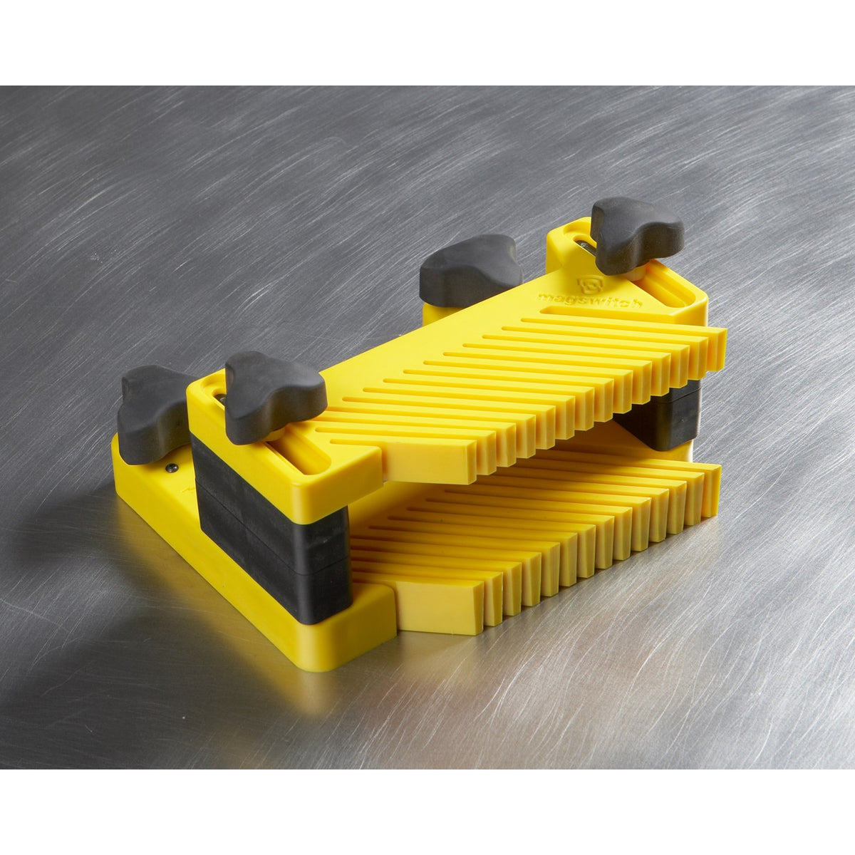 Magswitch stackable featherboard risers in use