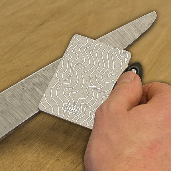 MPOWER Credit Card Diamond Stone 300/600 Grit - New wave pattern design on diamond plate