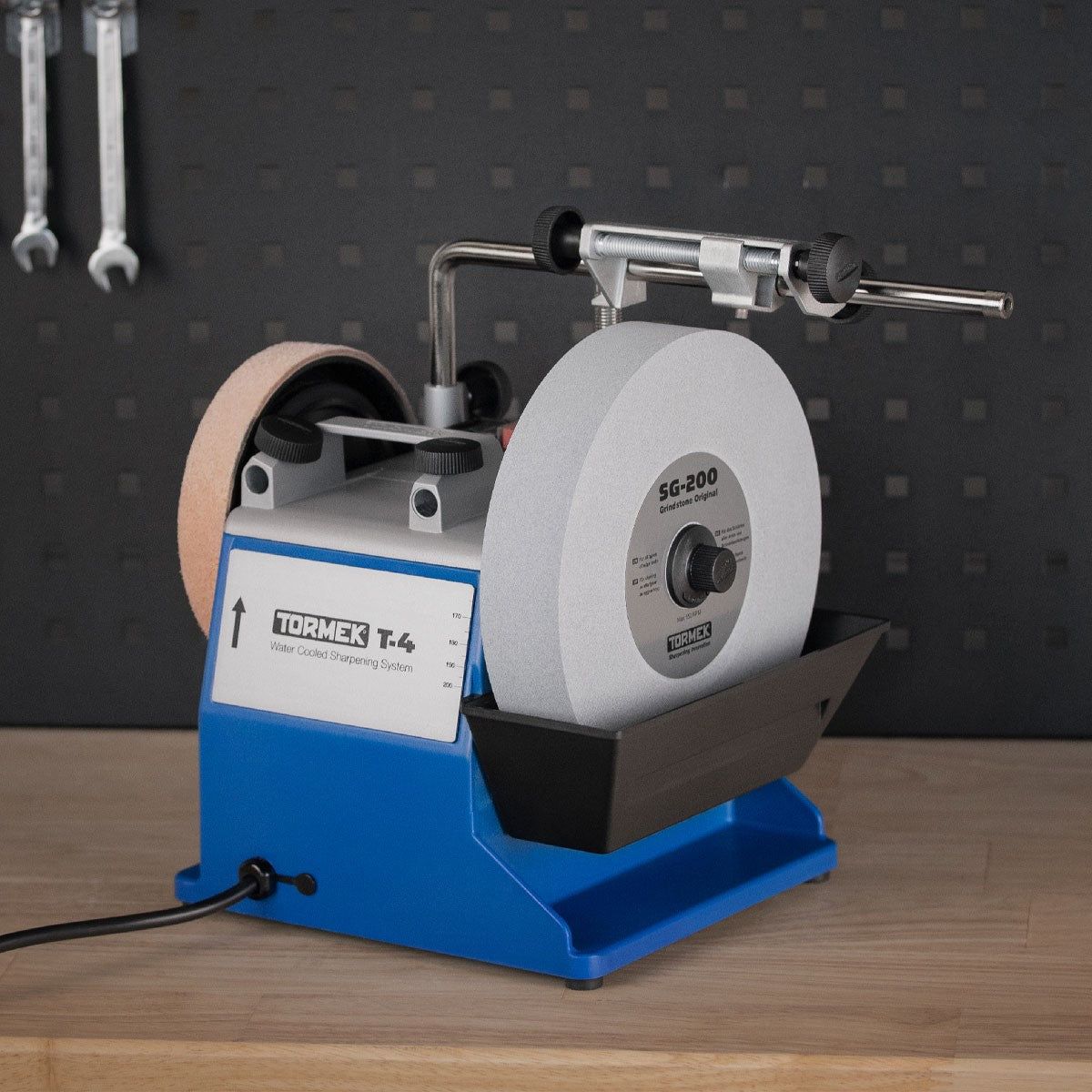 Tormek T-4 Wet Stone Grinder 200mm 120W - High-quality sharpening system for knives and tools, producing super sharp results