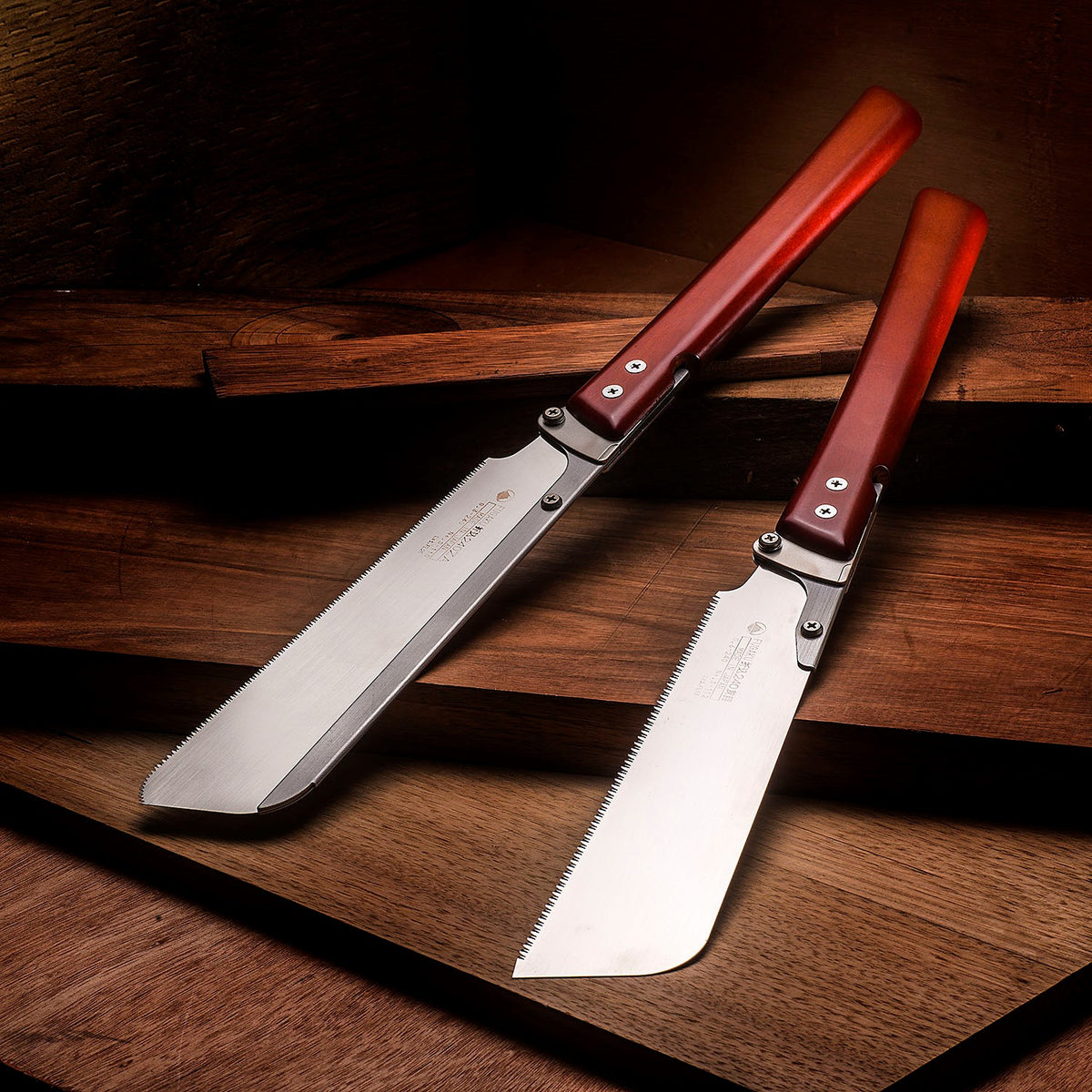 Compact foldable Fugaku Kataba Japanese saw with protective blade cover