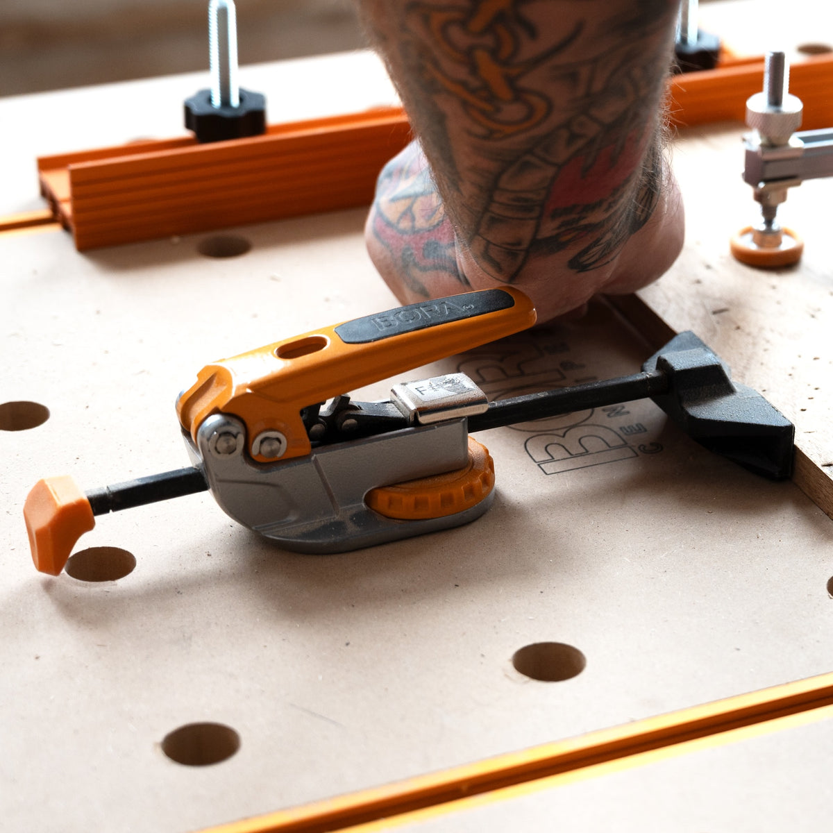 BORA Tool Dog Hole Auto Adjust Inline Toggle Clamp showing 90mm reach and pivot feature