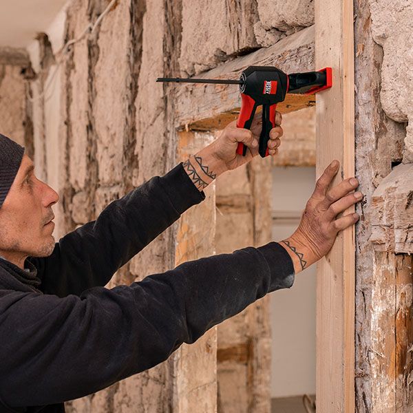 Bessey EZ360 One-Handed Clamp with 360° Rotating Handle for precise clamping adjustments