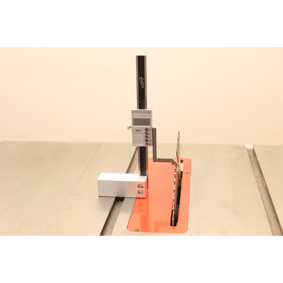 iGaging MiniMag Digital Height Gauge Magnetic Base 150mm Measuring Capacity in use on a metal surface