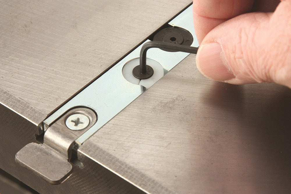 Incra Miter 1000 High Definition Mitre Guide with Metric Adjustable Fence - GlideLOCK Adjustable Mechanism Close-Up