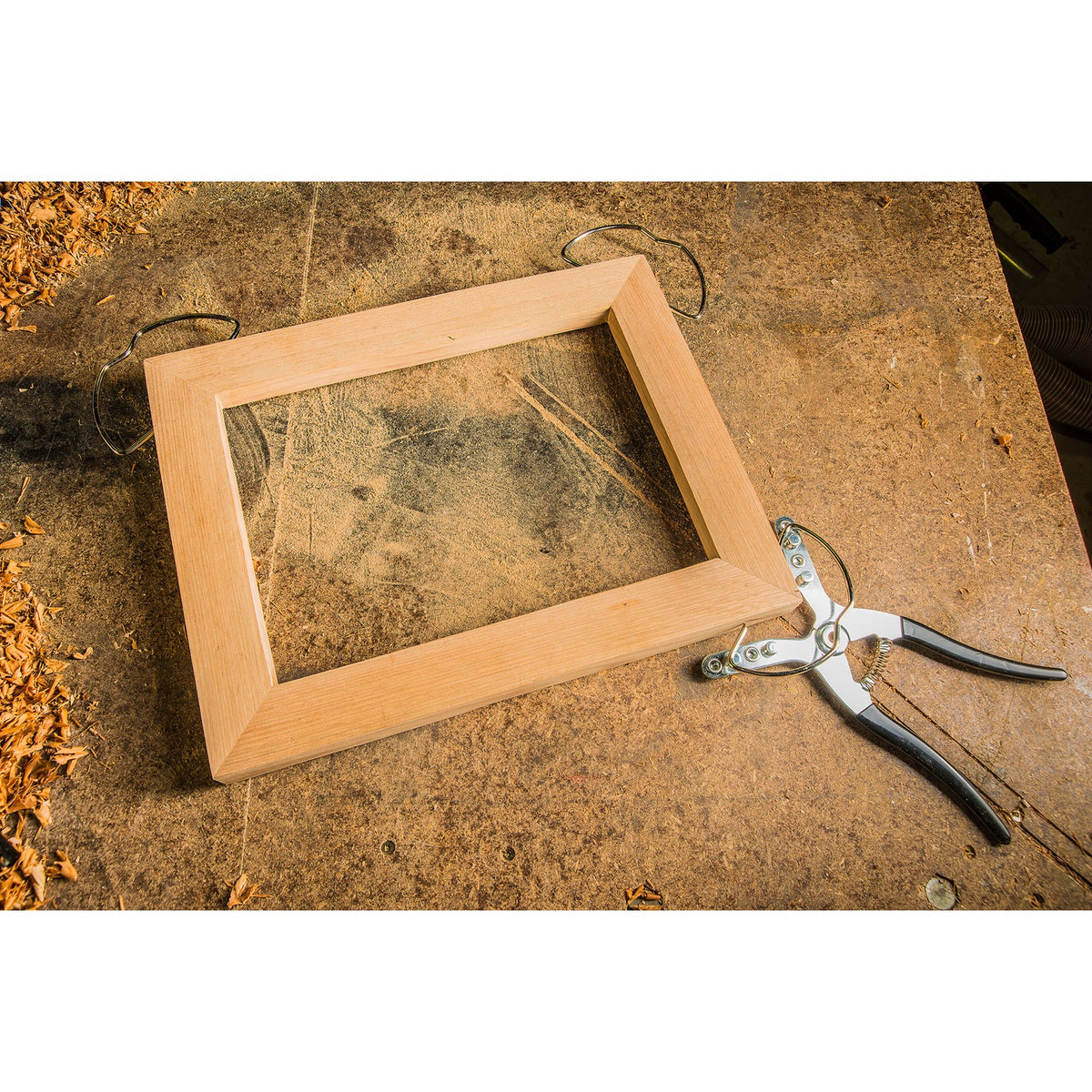 Torquata Mitre Spring Clamp Set with Spreader and 4 sizes, ideal for clamping mitred corners on woodwork projects