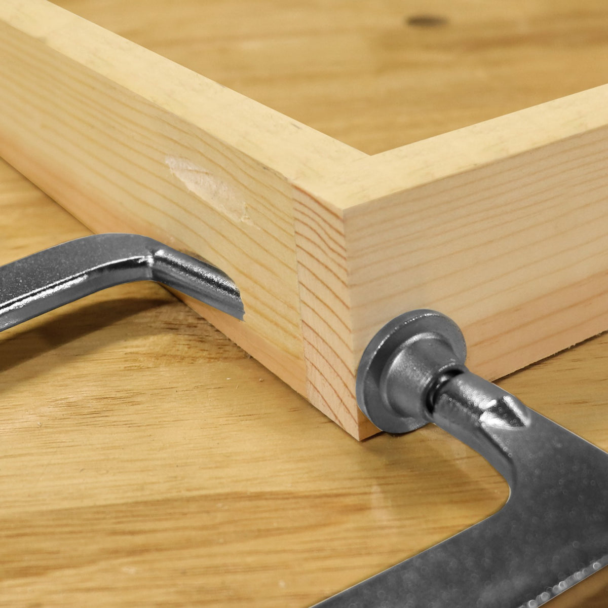 Milescraft PocketClamp Face Frame Right-Angle Clamp in use
