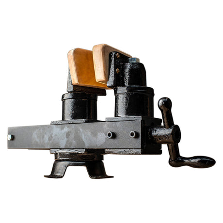 Torquata Patternmaker's Vice in action, perfect for woodworking enthusiasts