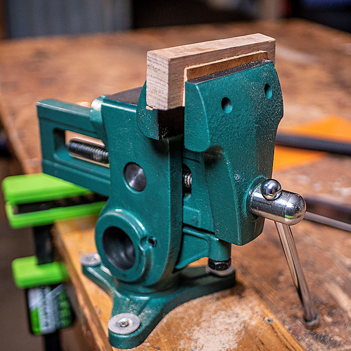 Torquata Parrot Vice 125mm Capacity - Swivelling Above Bench Vise in action