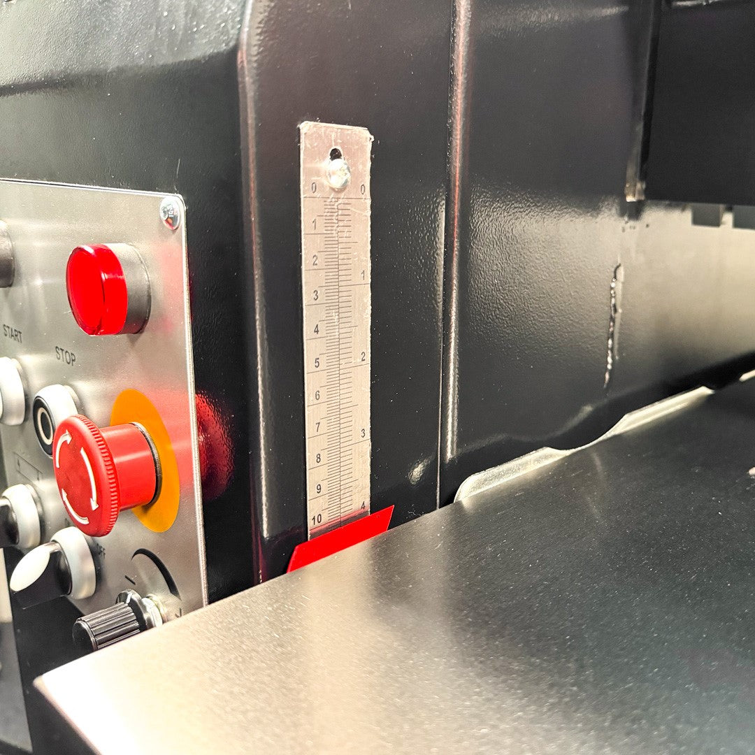 Sherwood 25in Euro Style Thicknesser with Helical Cutterhead in action