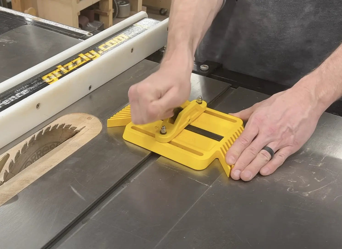 Magswitch SavR Featherboard attached to table saw with aluminium top