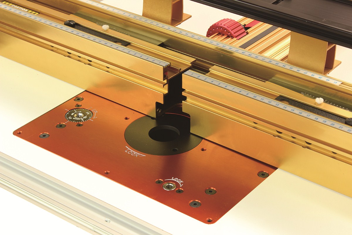 Incra LS Super System 635mm Combo Kit with Plunge Router Lift, detailed view of the router table setup