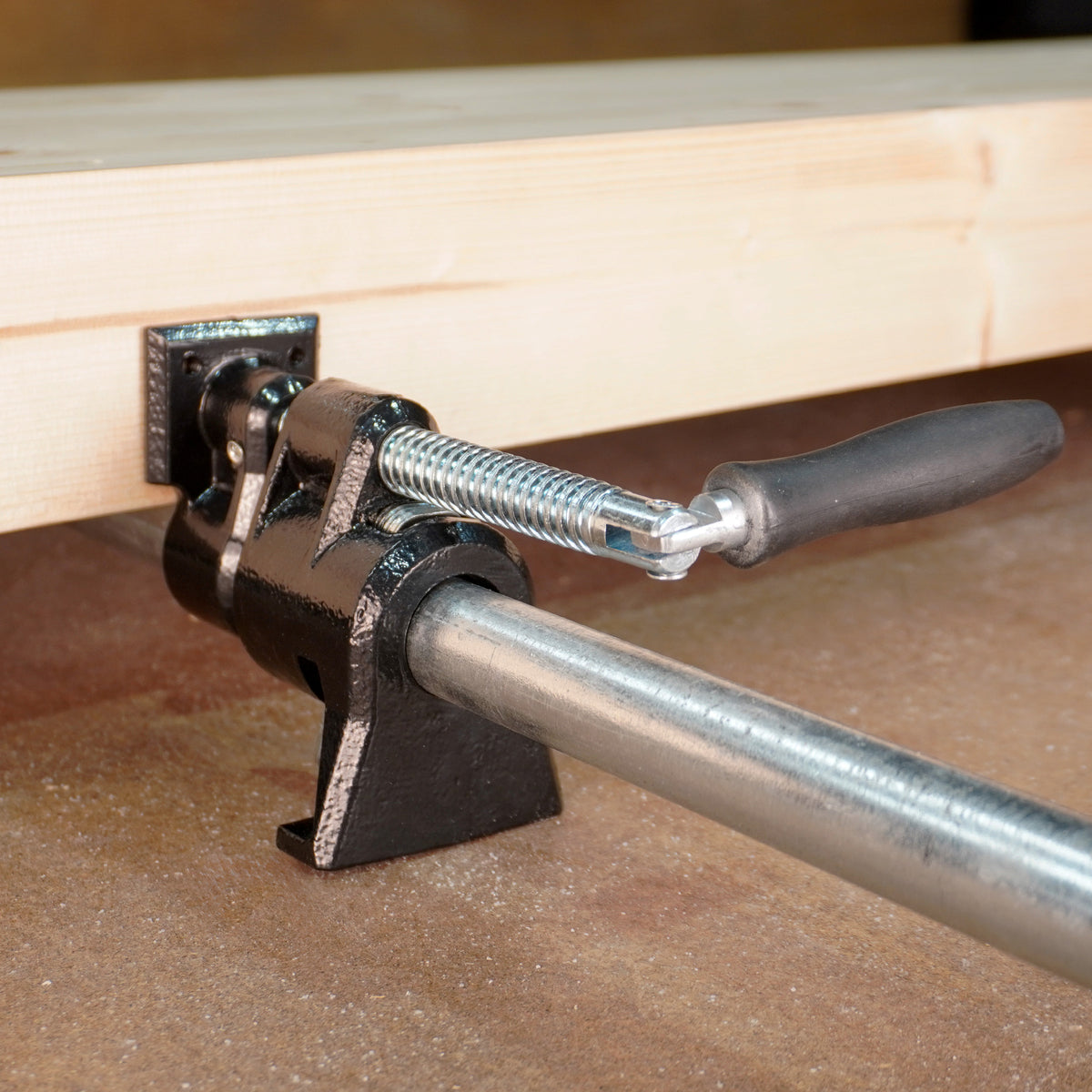 Torquata Double Clutched Pipe Clamp with 3/4in Galvanised Pipe