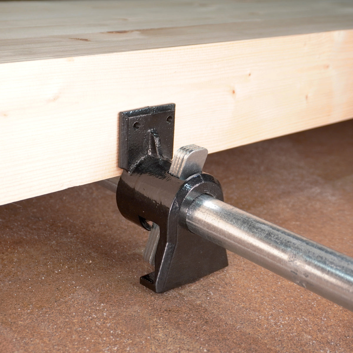 Torquata Double Clutched Pipe Clamp with 3/4in Galvanised Pipe