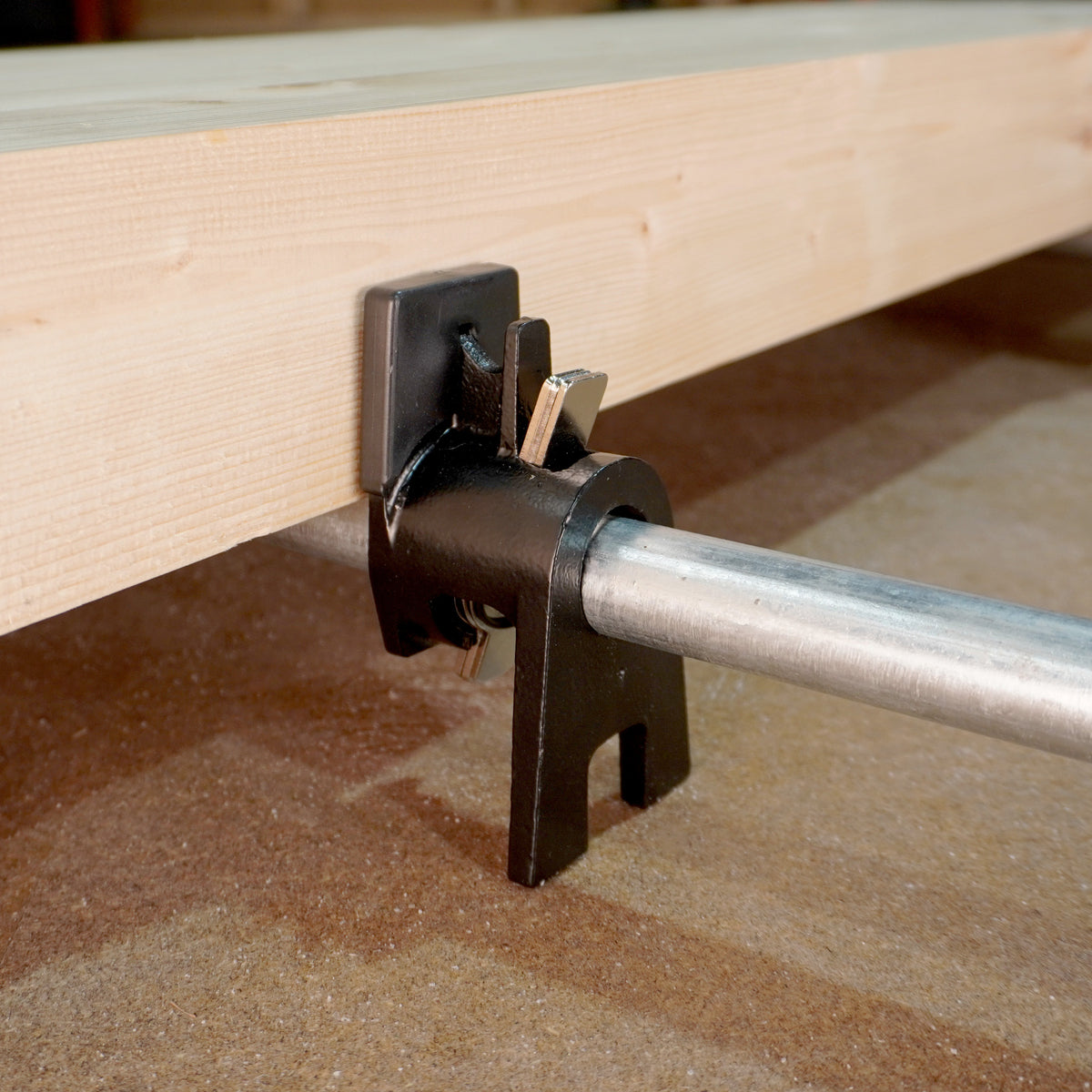 Torquata Heavy Duty Extended Foot Pipe Clamp with 3/4in Galvanised Pipe