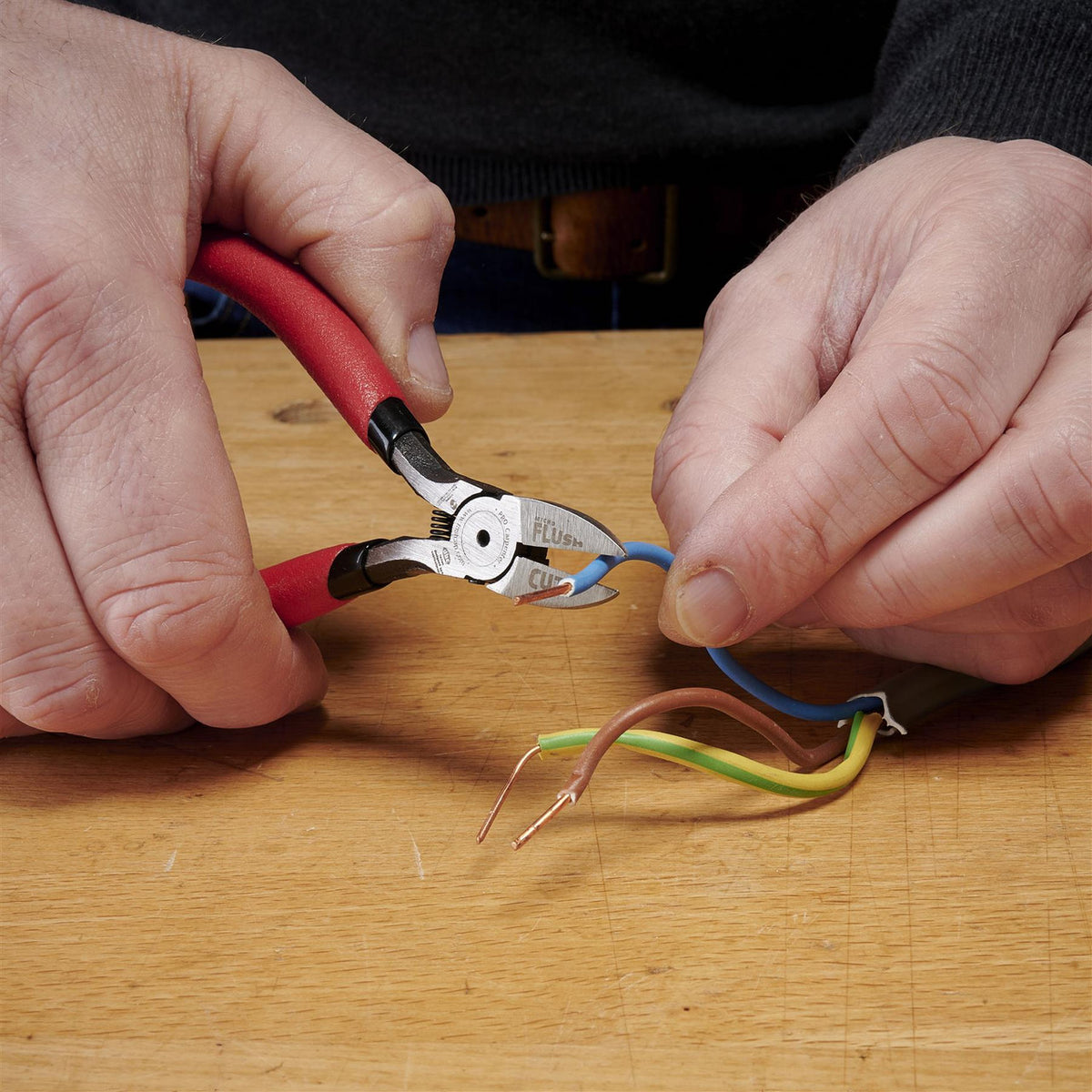FastCap Micro Flush Cut Trimmers with rounded flush side cutting surface for precise trimming in tight spots