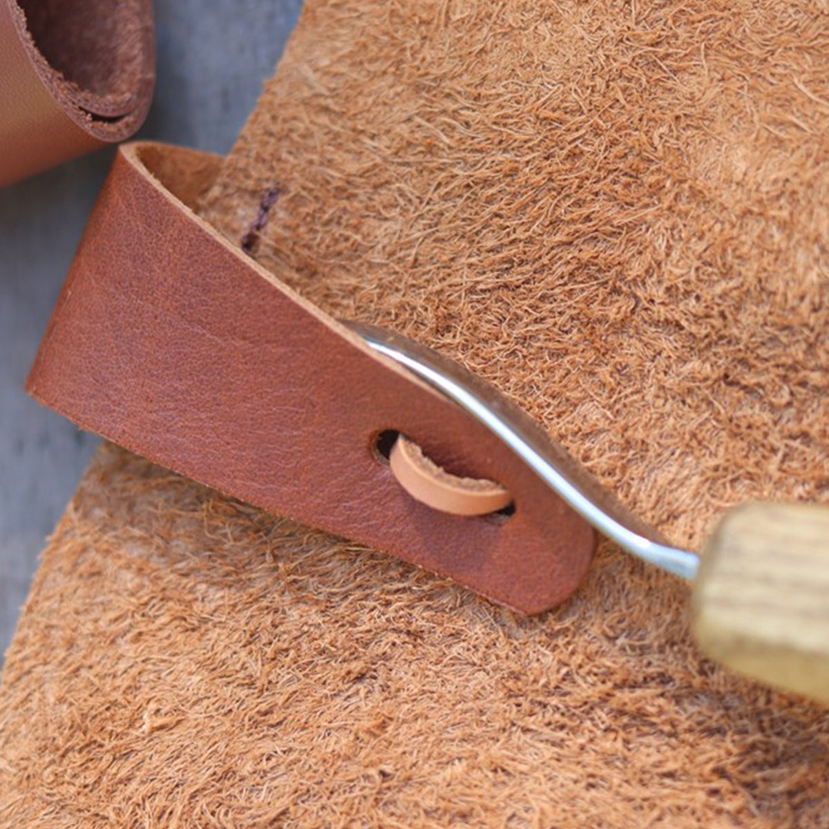 En Mina Hook Knife Cover Tan Leather